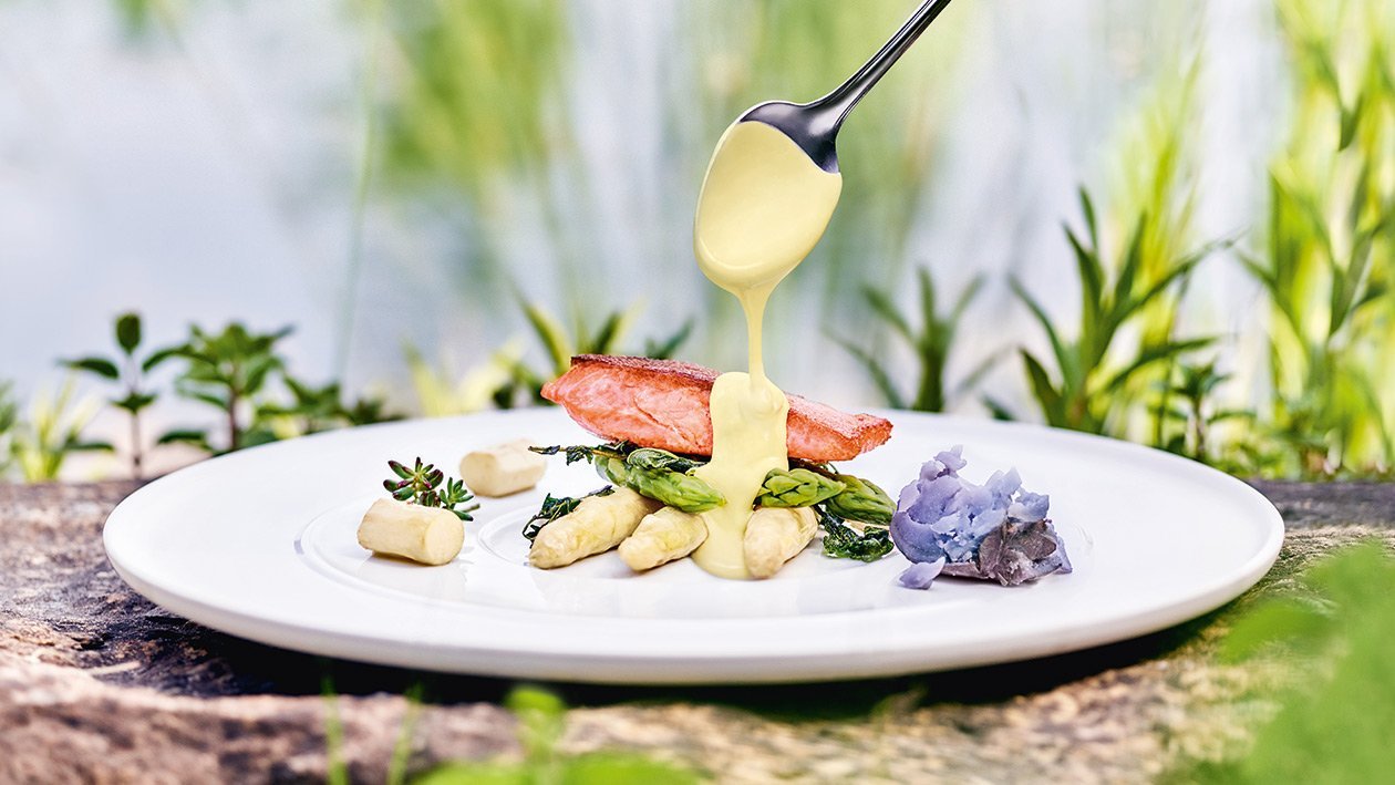 Quellwasser Saibling/Vakuum gegarter Spargel/Nussöl-Senf Hollandaise/Trüffel-Kartoffel Quellwasser Saibling/Vakuum gegarter Spargel/Nussöl-Senf Hollandaise/Trüffel-Kartoffel