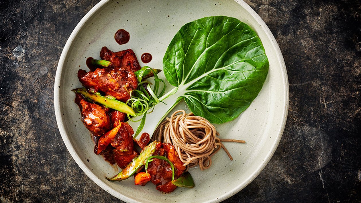 Thai Chili Chicken mit Gemüse und gebratenen Nudeln – Thai Chili Chicken mit Gemüse und gebratenen Nudeln –