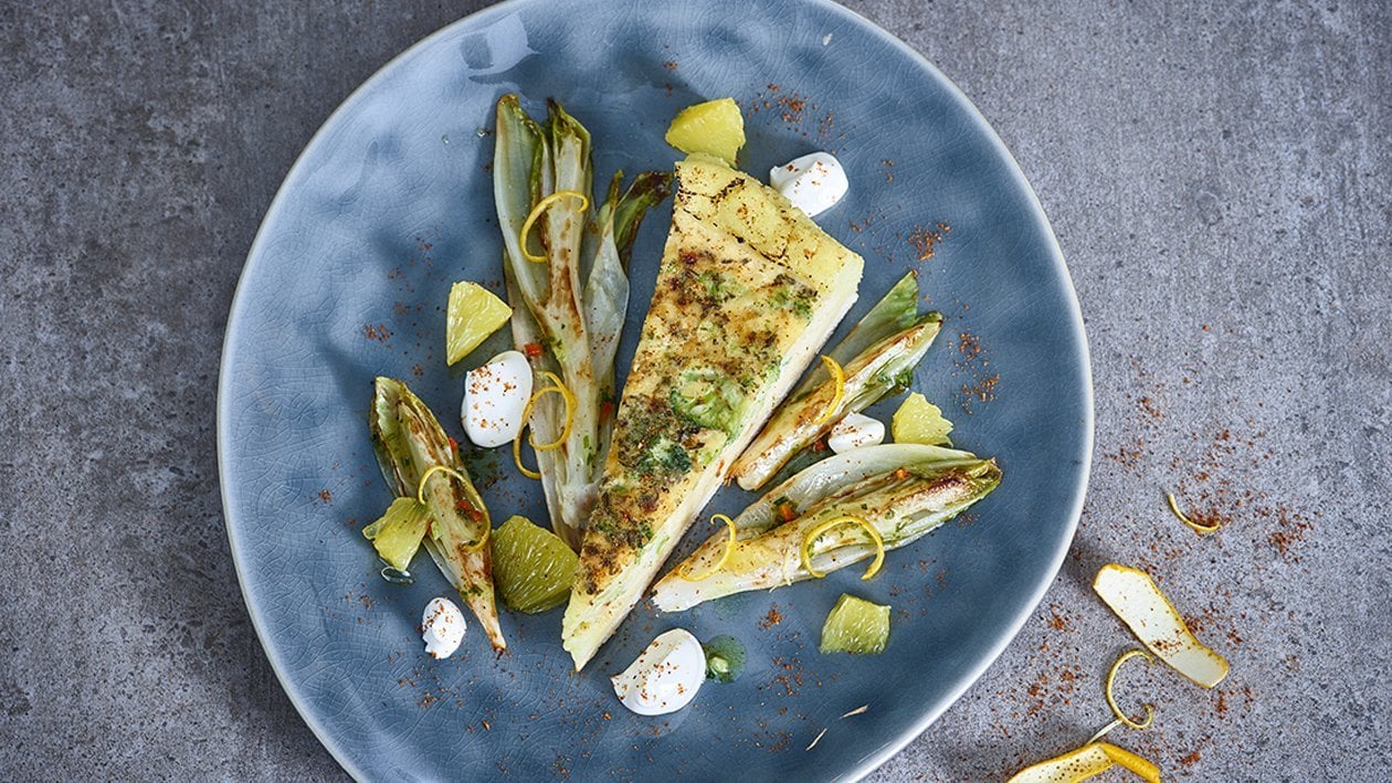 Brokkoli - Käse - Quiche mit Creme und Chicorée - Orangen - Salat –  