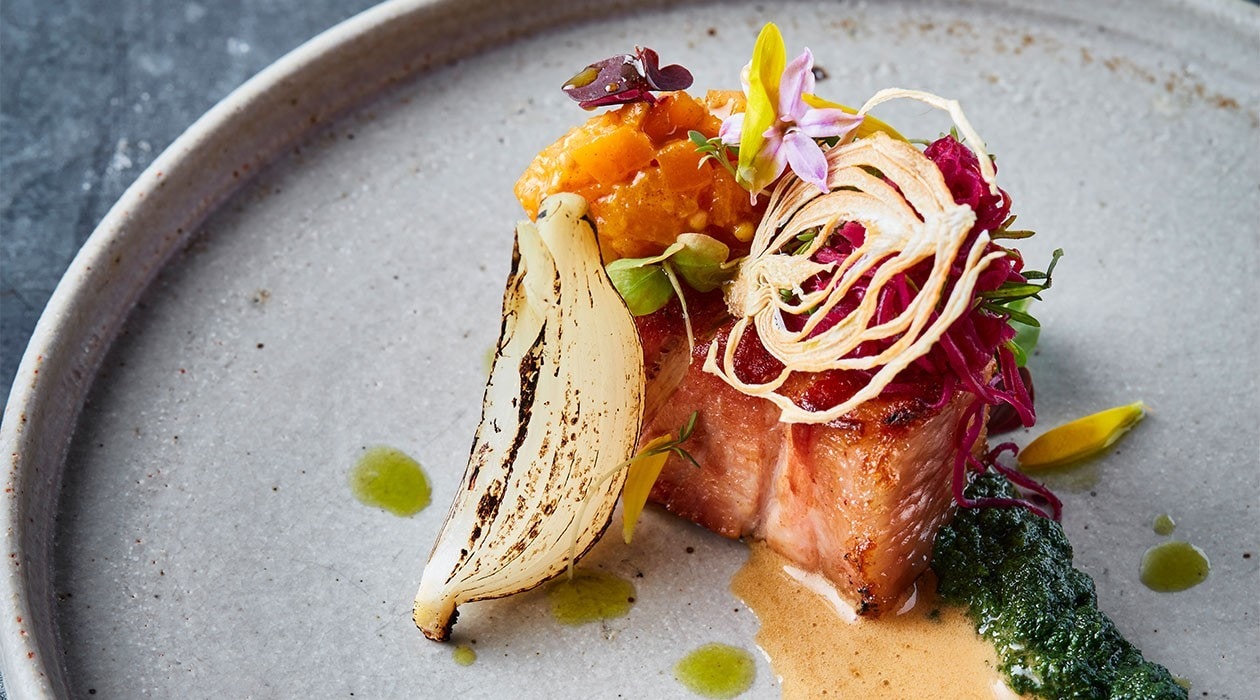 Future Menu Rezept: Schweinebauch mit Nesselpüree und Kiefernöl