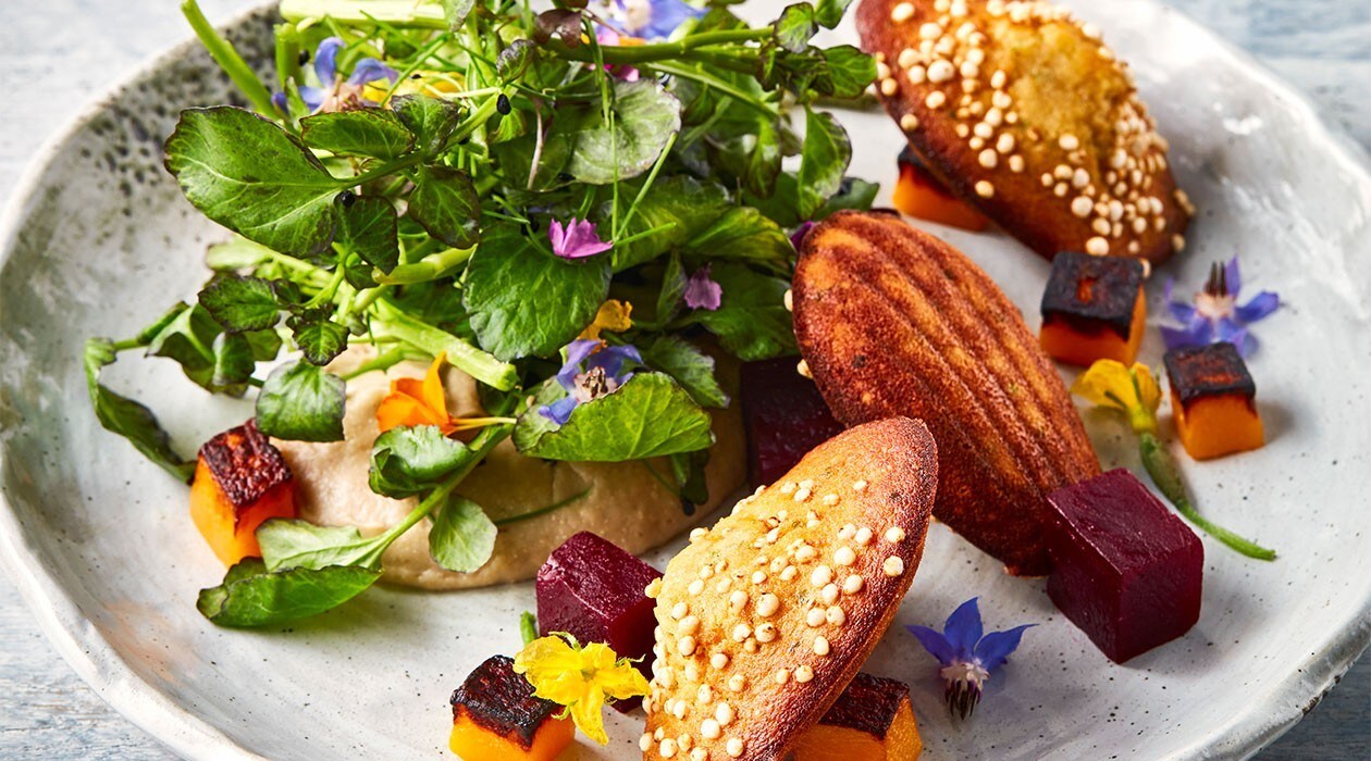 Future Menu Rezept: Herzhafte Teff-Madleine mit Hefe-Topinambur- und Sonnenblumenpüree