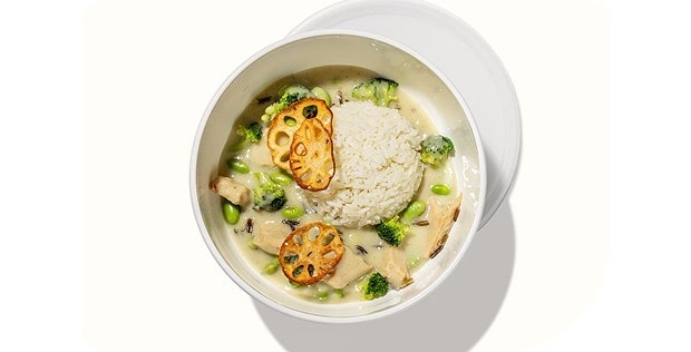 Green Curry Hot Pot mit Duftreis und Lotuswurzel-Chips