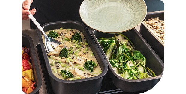 Spicy Green Curry mit geschmortem Pak Choi, Spargelgemüse & Wildreismischung