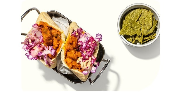 Gefüllte Pitataschen mit rohem Limonen-Blumenkohl und Indischem Linsen Dal