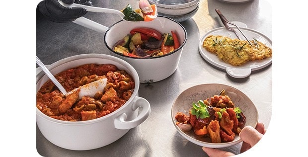 Dekonstruiertes Ratatouille mit pulpigen Tomaten-Oliven Ragout und gehobelte Rosmarin-Kartoffel