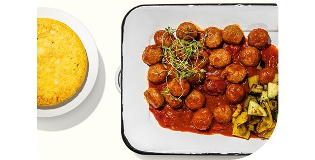 Pflanzliche Hackbällchen mit Paprika-Tomaten-Sugo, Grillgemüse & Kartoffeltortilla