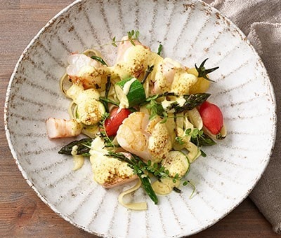 Spargel-Gratin mit Meeres-früchten und Gnocchi