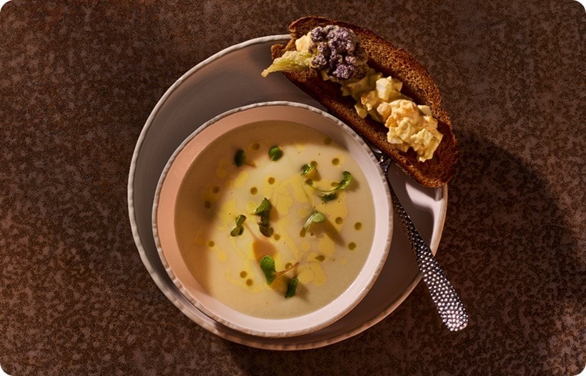 Rezept-Idee: Samtsuppe Dubarry mit Olivenöl und Garnitur-Polonaise