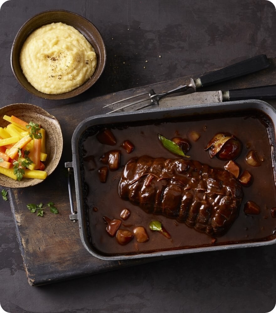 Rinderrollbraten mit Polenta und Wurzelgemüse