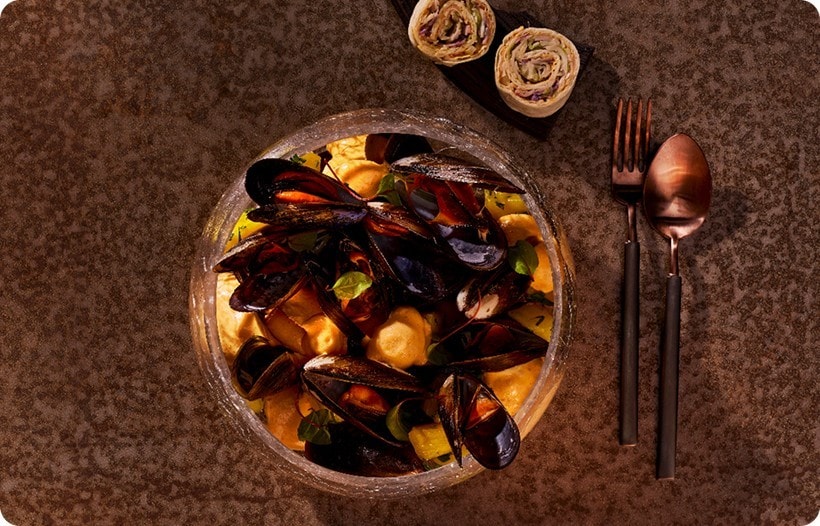 Rezept-Idee: Miesmuscheln, Thai-Curry-Hollandaise, gefüllte Tortilla mit Spitzkohl und Blumenkohl