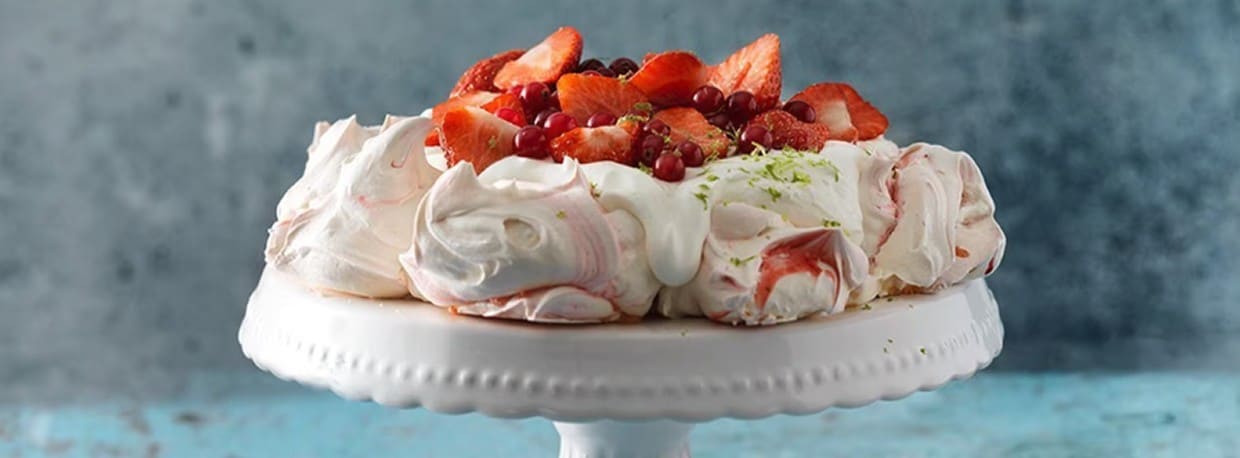 Pavlova mit Beeren